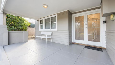 Leisurely Manor - Spacious Three Bedroom Home In Fremantle - Accommodation Gladstone 17