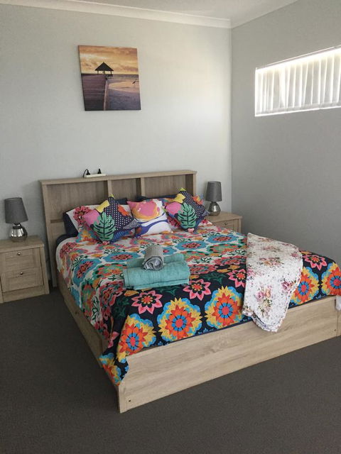 Beach House At SeaScapes.. - Accommodation Gladstone 5