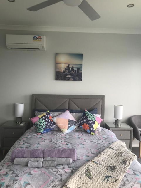 Beach House At SeaScapes.. - Accommodation Gladstone 7