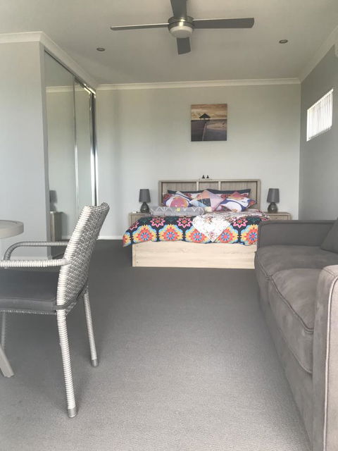 Beach House At SeaScapes.. - Accommodation Gladstone 9