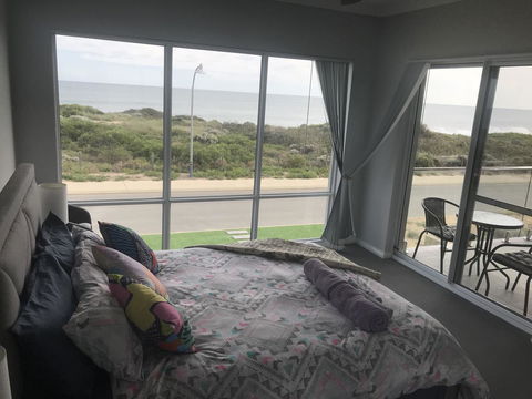 Beach House At SeaScapes.. - Accommodation Gladstone 4