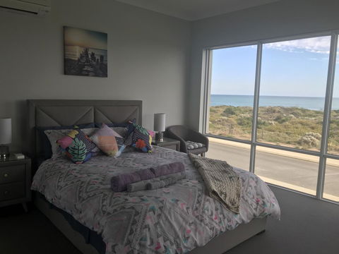 Beach House At SeaScapes.. - Accommodation Gladstone 6