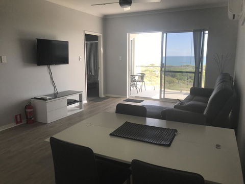 Beach House At SeaScapes.. - Accommodation Gladstone 20
