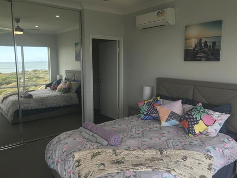 Beach House At SeaScapes.. - Accommodation Gladstone 8