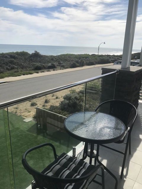 Beach House At SeaScapes.. - Accommodation Gladstone 14