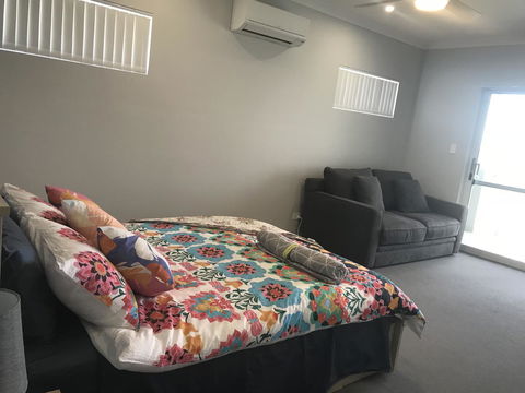 Beach House At SeaScapes.. - Accommodation Gladstone 10