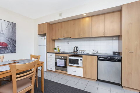 508 Stupendous Sunsets & Views Pool Gym Parking - Accommodation Gladstone 43