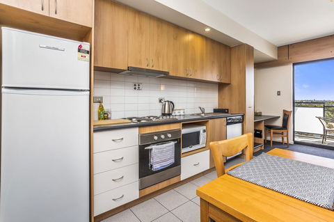 508 Stupendous Sunsets & Views Pool Gym Parking - Accommodation Gladstone 19