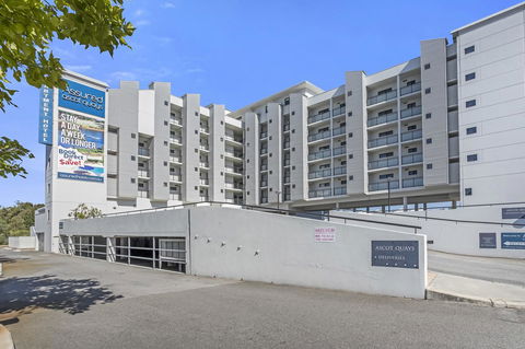 508 Stupendous Sunsets & Views Pool Gym Parking - Accommodation Gladstone 36