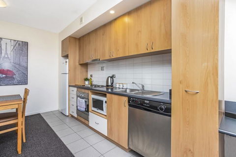 508 Stupendous Sunsets & Views Pool Gym Parking - Accommodation Gladstone 41
