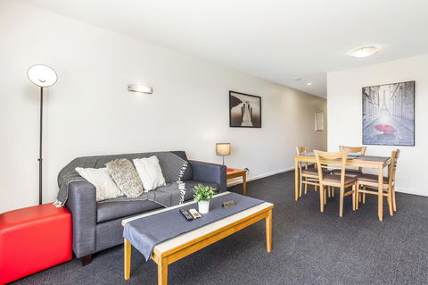 508 Stupendous Sunsets & Views Pool Gym Parking - Accommodation Gladstone 4