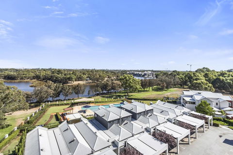 508 Stupendous Sunsets & Views Pool Gym Parking - Accommodation Gladstone 33