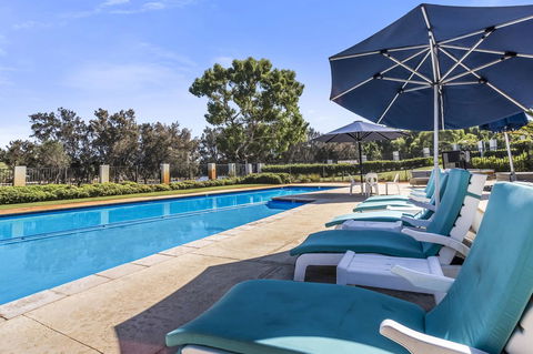 508 Stupendous Sunsets & Views Pool Gym Parking - Accommodation Gladstone 29