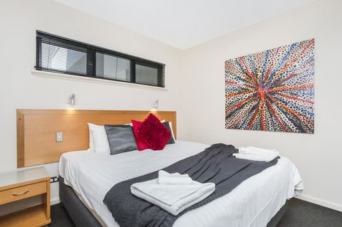 508 Stupendous Sunsets & Views Pool Gym Parking - Accommodation Gladstone 0