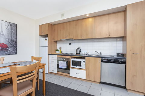 508 Stupendous Sunsets & Views Pool Gym Parking - Accommodation Gladstone 17