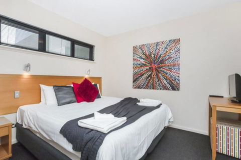 508 Stupendous Sunsets & Views Pool Gym Parking - Accommodation Gladstone 39