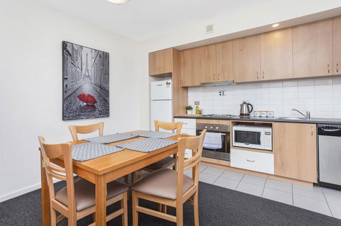 508 Stupendous Sunsets & Views Pool Gym Parking - Accommodation Gladstone 13