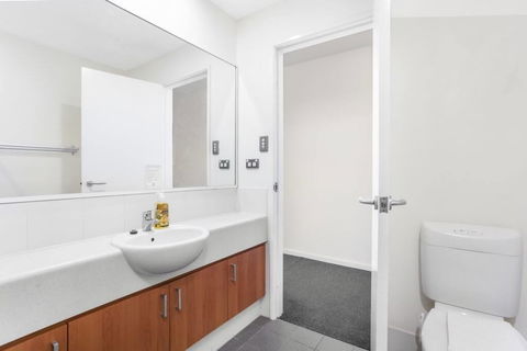 508 Stupendous Sunsets & Views Pool Gym Parking - Accommodation Gladstone 42