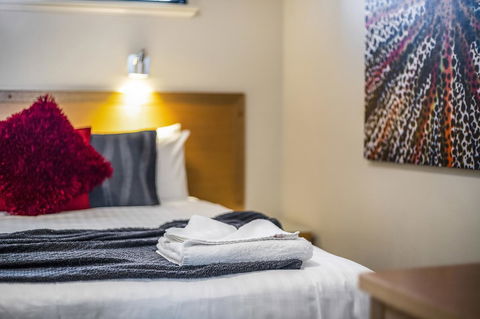 508 Stupendous Sunsets & Views Pool Gym Parking - Accommodation Gladstone 1