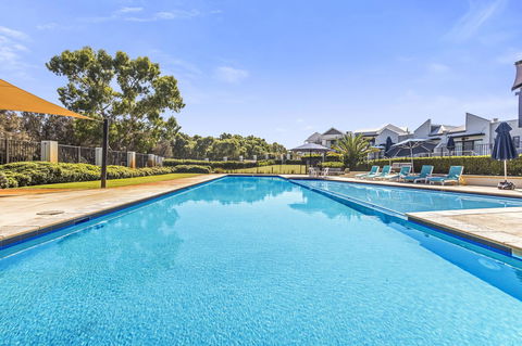 508 Stupendous Sunsets & Views Pool Gym Parking - Accommodation Gladstone 27