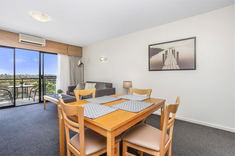 508 Stupendous Sunsets & Views Pool Gym Parking - Accommodation Gladstone 8