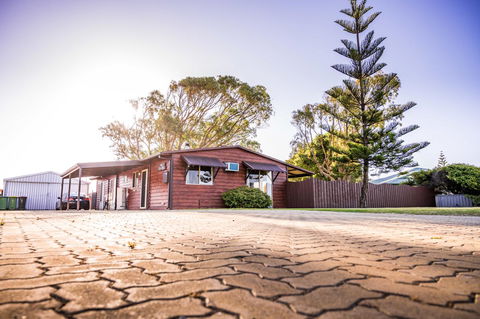 The Bothy Lancelin Family Retreat - Accommodation Gladstone 0