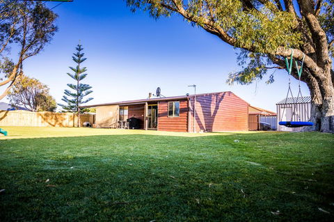 The Bothy Lancelin Family Retreat - Accommodation Gladstone 1