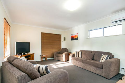Coranda Lodge - Accommodation Gladstone 3
