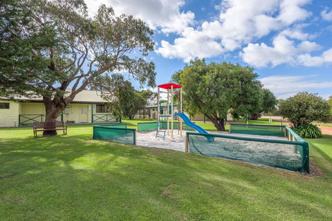 Surfside Ocean Beach Denmark Holiday Accommodation - Accommodation Gladstone 0