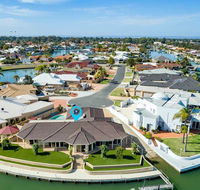 LA ANCHOR ON THE CANALS MANDURAH - Accommodation Gladstone