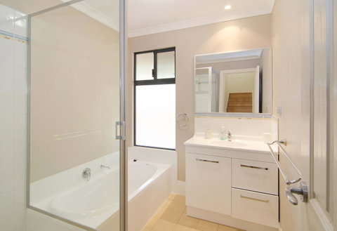 Tranquility - Accommodation Gladstone 10