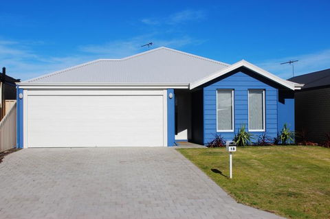 The Beach House - Accommodation Gladstone 0