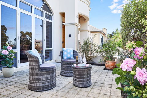 Sorrento Beach Manor - Accommodation Gladstone 1
