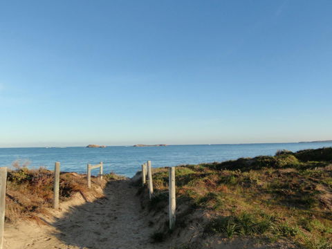 Island View Villas - Accommodation Gladstone 12
