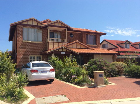 Crossland House - Accommodation Gladstone 12