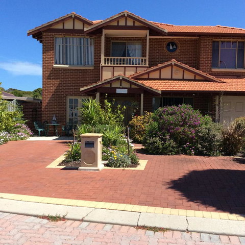 Crossland House - Accommodation Gladstone 10