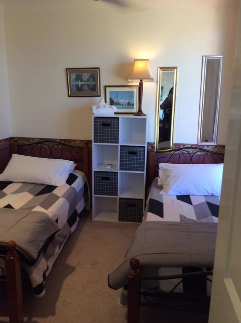 Crossland House - Accommodation Gladstone 11