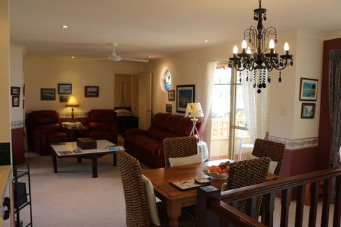 Crossland House - Accommodation Gladstone 17