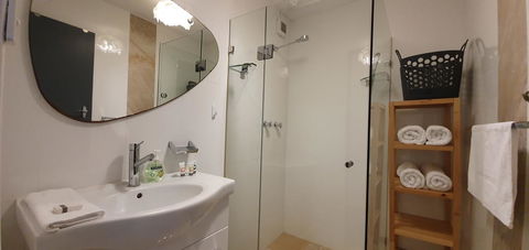 Lawley Luxury Views - Perth City, Swan River - Accommodation Gladstone 23
