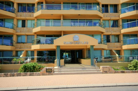 Sandcastles At The Beach Outstanding Location! - Accommodation Gladstone 0