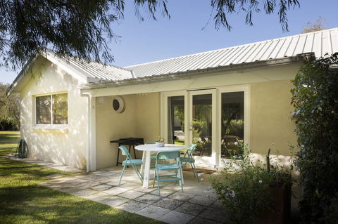 Whitesands Holiday Villas - Accommodation Gladstone 0