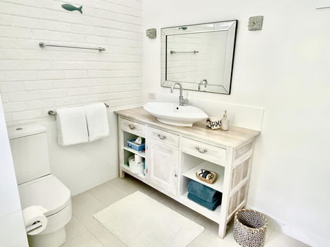 Whitesands Holiday Villas - Accommodation Gladstone 3