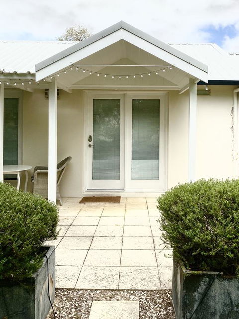 Whitesands Holiday Villas - Accommodation Gladstone 2