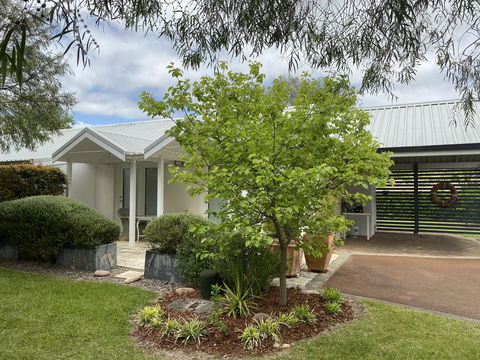 Whitesands Holiday Villas - Accommodation Gladstone 1