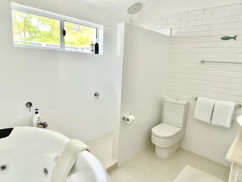 Whitesands Holiday Villas - Accommodation Gladstone 4