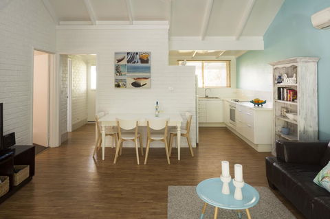 Whitesands Holiday Villas - Accommodation Gladstone 12