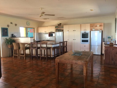 Surf Views - Accommodation Gladstone 6