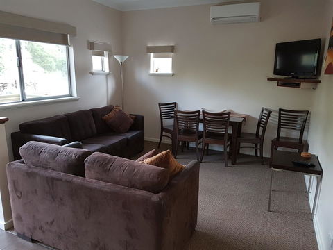 Adamsons Riverside Accommodation - Accommodation Gladstone 38