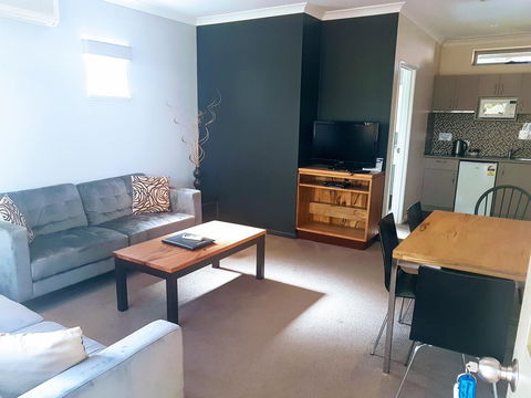 Adamsons Riverside Accommodation - Accommodation Gladstone 7