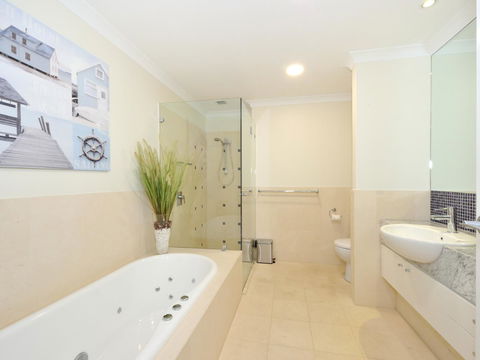 Nautilus By Rockingham Apartments - Accommodation Gladstone 6
